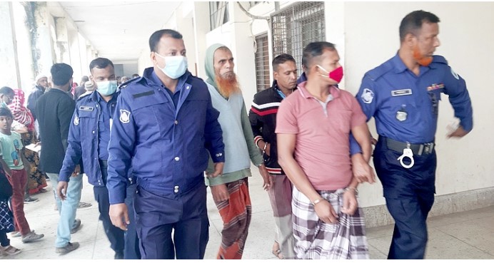 হত্যা মামলায় ফাঁসির রায় শুনেই কাঠগড়া ভাঙচুর ও বিচারককে গালি