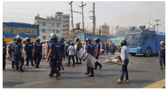হরতাল সমর্থনে ঢাকা-চট্টগ্রাম মহাসড়ক অবরোধ: চলছে দফায় দফায় সংঘর্ষ