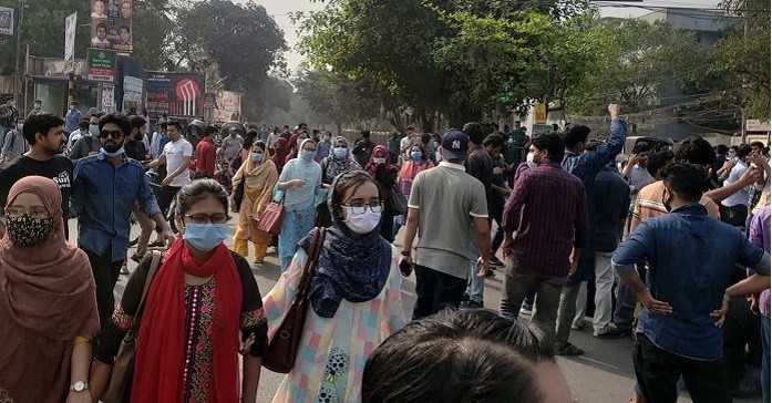 পরীক্ষার দাবিতে ৭ কলেজ শিক্ষার্থীদের ফের সড়ক অবরোধ