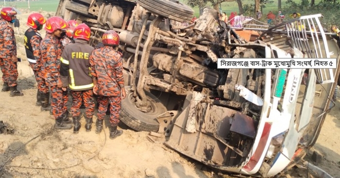 সিরাজগঞ্জে বাস-ট্রাক মুখোমুখি সংঘর্ষে নিহত ৫