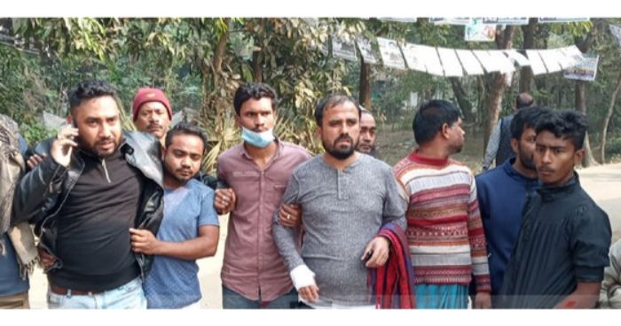 ফেনীতে ২ কাউন্সিলর প্রার্থীকে পিটিয়ে আহত