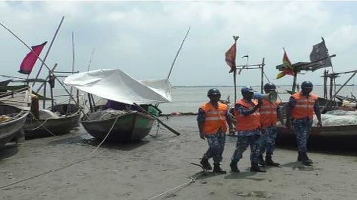 সাগরে লঘুচাপ, বন্দরে ৩ নম্বর সংকেত