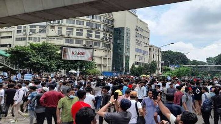 এক দফা: শাহবাগে জড়ো হচ্ছেন আন্দোলনকারীরা