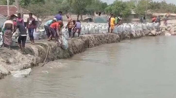 রেমাল আতঙ্কে সাতক্ষীরার উপকূলের মানুষঃ বেড়িবাঁধ নিয়ে শঙ্কা