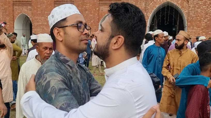 ঐতিহাসিক ষাটগম্বুজ মসজিদের ঈদ জামাতে মানুষের ঢল