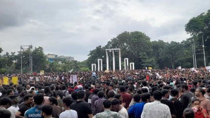 ছাত্র আন্দোলন: স্লোগানে উত্তাল কেন্দ্রীয় শহীদ মিনার এলাকা