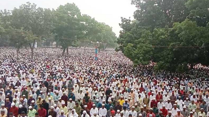 শোলাকিয়ায় বিশাল ঈদ জামাতে ‘কয়েক লাখ’ মানুষের নামাজ আদায়