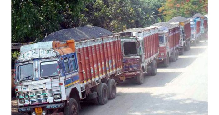 সোনামসজিদ বন্দরে  কেনা বেচা বন্ধ