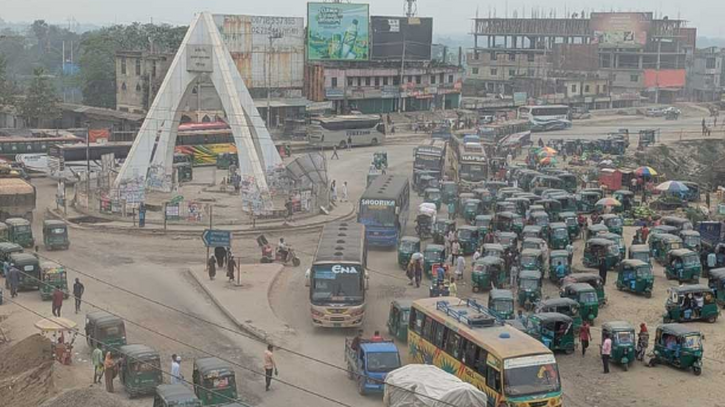 ঢাকা-সিলেট মহাসড়কে আশুগঞ্জে খানাখন্দ, যানজটের শঙ্কা