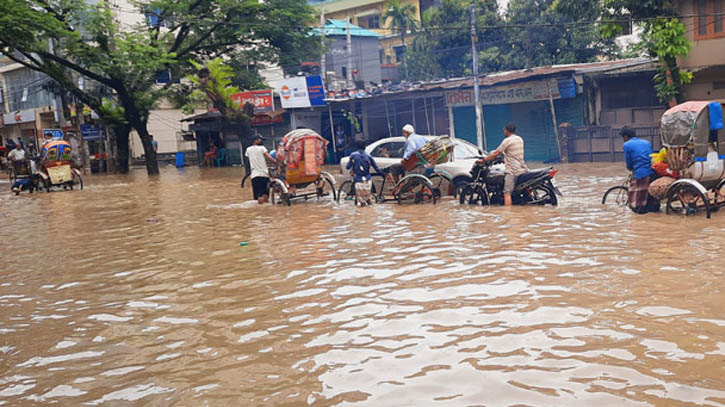 সিলেটে আশ্রয়কেন্দ্রও তলিয়ে গেছে