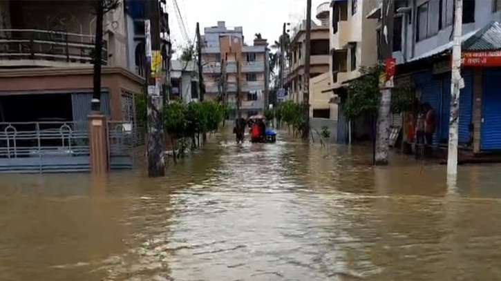 এক রাতের বৃষ্টিতে সিলেটে বন্যা