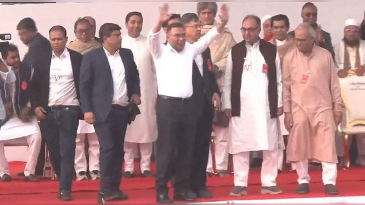 মাকে দেখতে এভারকেয়ারের পথে তারেক রহমান