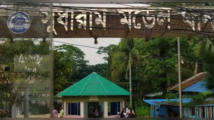 ফাঁকা বাড়িতে আম গাছে ঝুলছিল শিশুটির লাশ