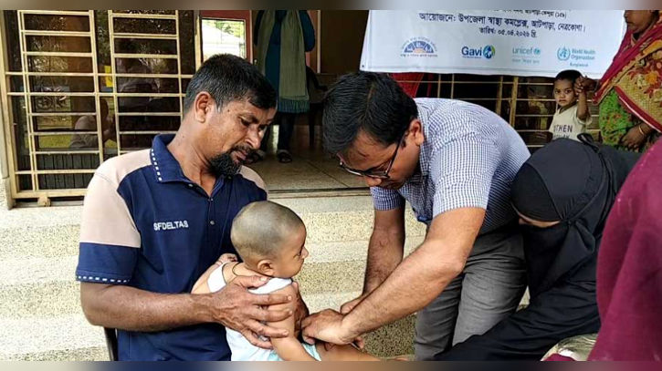 হামের বিশেষ টিকা দেওয়া শুরু নেত্রকোণার আটপাড়ায়
