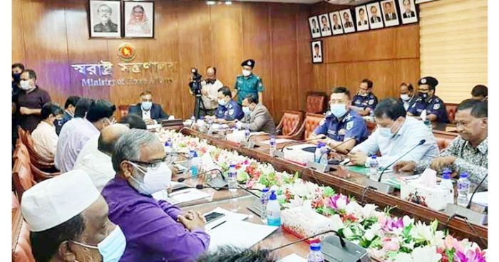 ট্রাক-কাভার্ডভ্যান মালিক-শ্রমিকদের সঙ্গে স্বরাষ্ট্রমন্ত্রীর বৈঠক
