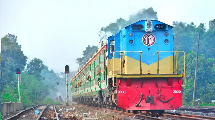 অরক্ষিত রেলক্রসিংয়ে প্রাণ গেল ৩ জনের