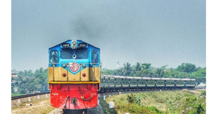 রাজধানীতে ট্রেনের ধাক্কায় ঝরল এক নারীর প্রাণ