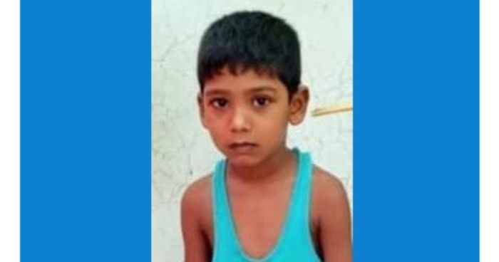 ৪ বছরের শিশুকে শ্বাসরোধে হত্যা করে  পালিয়েছে  মা-সৎবাবা