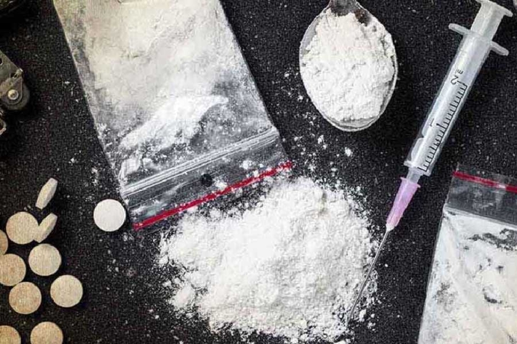 যাত্রীবাহী বাস থেকে ২ কোটি টাকার হিরোইন উদ্ধার