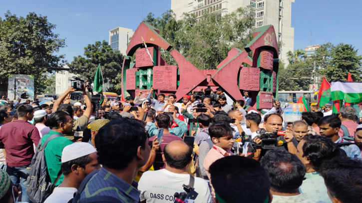 জিরো পয়েন্টে বৈষম্যবিরোধী ছাত্র, বঙ্গবন্ধু অ্যাভিনিউতে বিএনপি