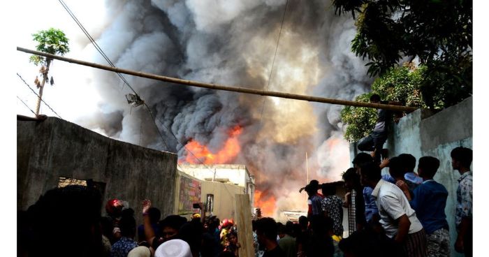 মিরপুরে বাউনিয়া বাধে ঝাড়ুর গুদামের আগুন নিয়ন্ত্রণে