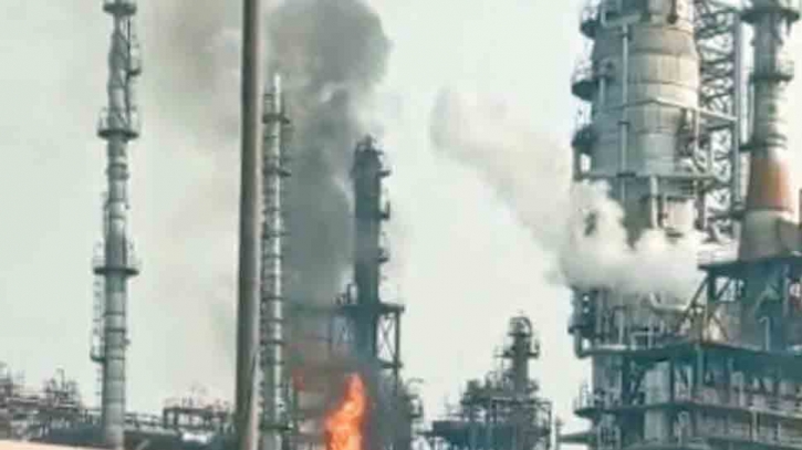 ভারতের পশ্চিমবঙ্গে তেল শোধনাগারের টাওয়ারে ভয়াবহ অগ্নিকাণ্ড