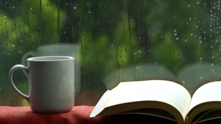 বৃষ্টির দিনে অফিসে নিজের যত্ন নিন