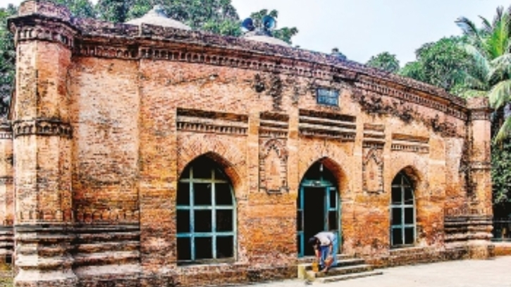 সাড়ে ৫০০ বছরের পুরোনো বাবা আদম শাহ মসজিদ