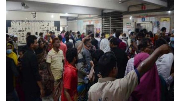 ঢাকা মেডিকেলে আগুন: বের হতে গিয়ে রোগীর মৃত্যু
