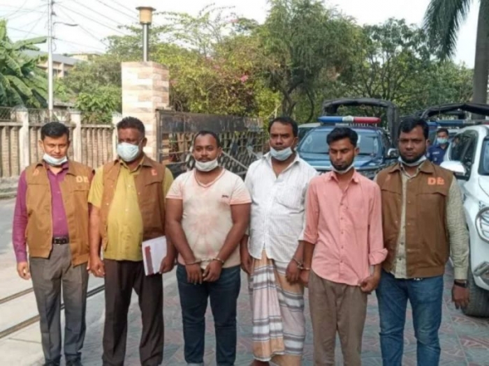 নারায়ণগঞ্জে ২৫৯ বস্তা চিনিসহ তিন ডাকাত গ্রেফতার