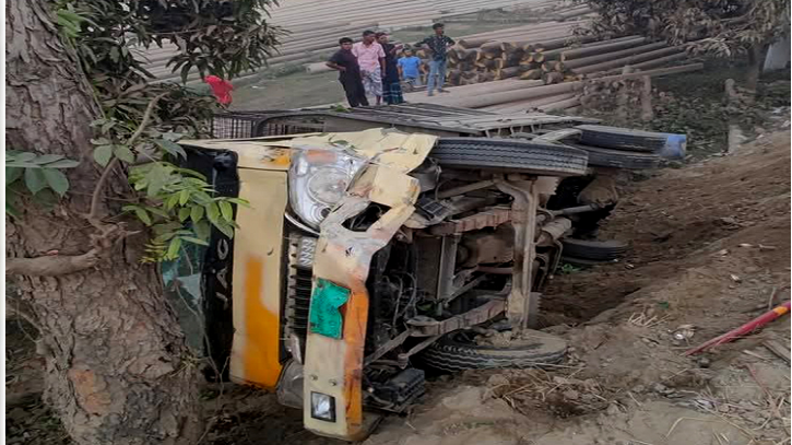 ঢাকা-বগুড়া মহাসড়কে মর্মান্তিক দুর্ঘটনা, শিশুসহ নিহত ২
