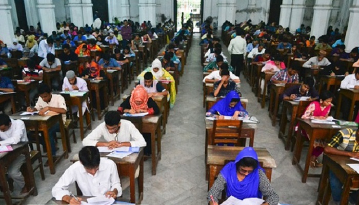 বিশ্ববিদ্যালয়গুলোকে শর্ত সাপেক্ষে পরীক্ষা নেয়ার অনুমতি দেয়া হয়েছে