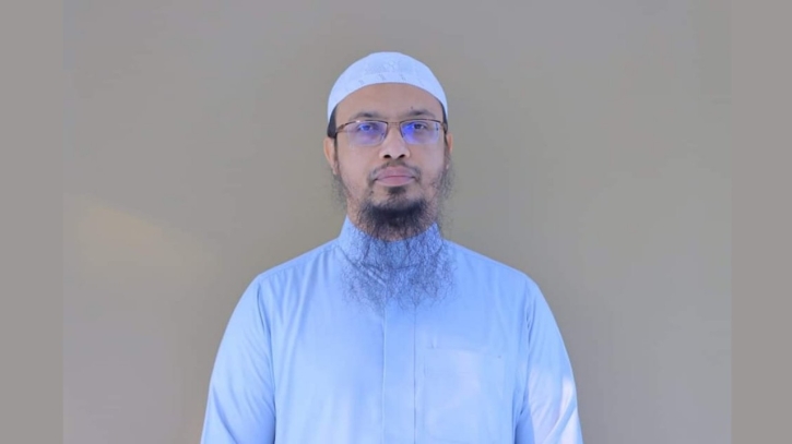 নারী কিসে  আটকায়