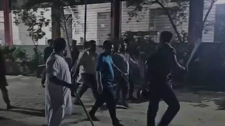 গভীর রাতে আলিয়া মাদরাসায় সংঘর্ষ
