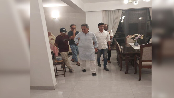 গভীর রাতে বিএনপি নেতা আমীর খসরু আটক