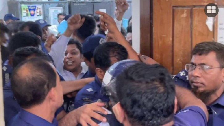 আদালতে সাবেক আইনমন্ত্রী আনিসুল হকের ওপর হামলা