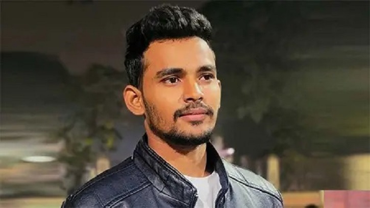 উপদেষ্টার ব্যাগে অস্ত্রের ম্যাগাজিন, বিমানবন্দরে হস্তান্তর