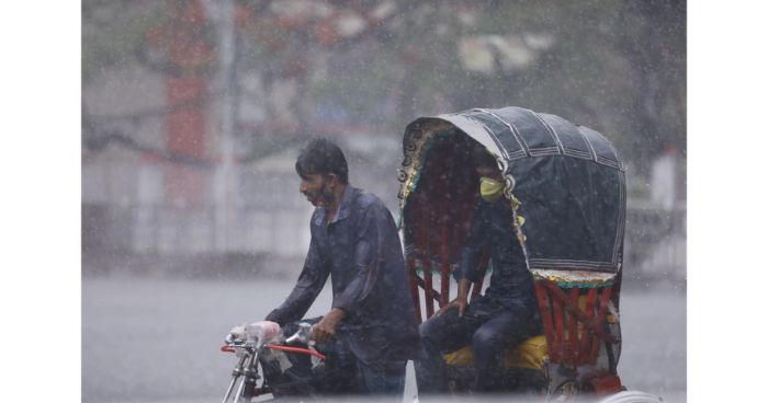 বৃহস্পতিবার ও  শুক্রবারও দেশের বিভিন্ন অংশে বজ্রবৃষ্টি সম্ভাবনা