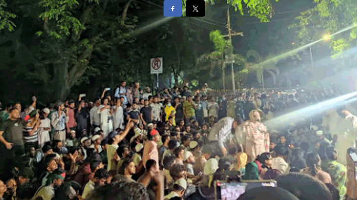মিছিল নিয়ে যমুনার পথে নাহিদ, আখতার, হান্নানরা