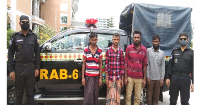 বাগেরহাটে ৪ জন হরিণ শিকারী চামড়াসহ আটক