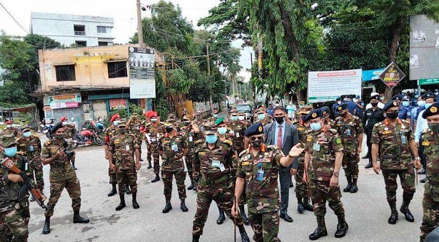 ময়মনসিংহ জেলায় সেনাবাহিনীর টহল পরিদর্শন করেছে সেনাবাহিনী প্রধান