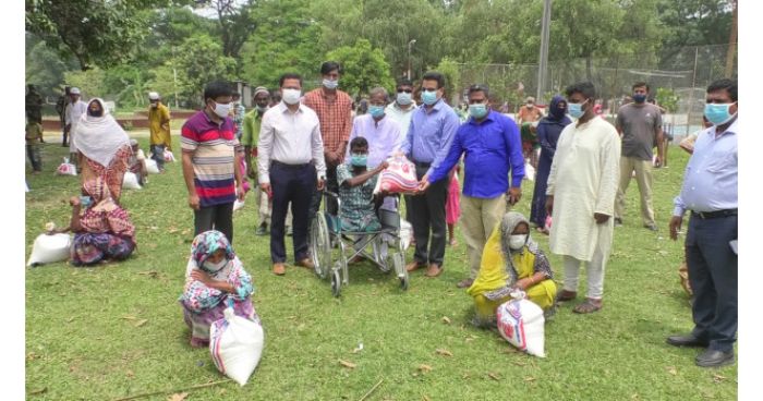 ব্রাহ্মণবাড়িয়ায় ৫০০ পরিবহন শ্রমিকে খাদ্য সহায়তা