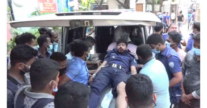 গোপালগ‌ঞ্জে ট্রা‌কচাপায় পু‌লিশ সদস্য নিহত ১,আহত ১
