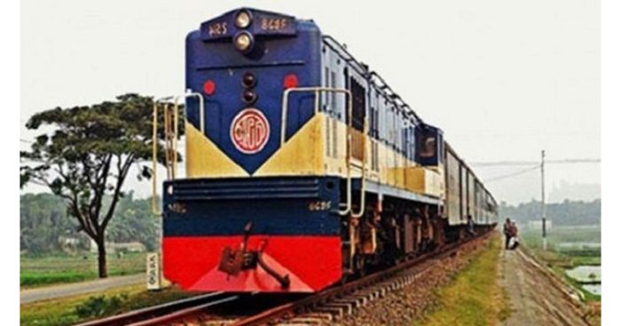 চট্টগ্রাম ট্রেনে চুরি চক্রের সদস্য গ্রেফতার, মালামাল উদ্ধার