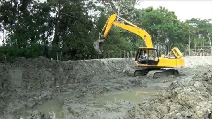 শরীয়তপুরে প্রাকৃতিক গ্যাসের অনুসন্ধানে চলছে কূপ খনন