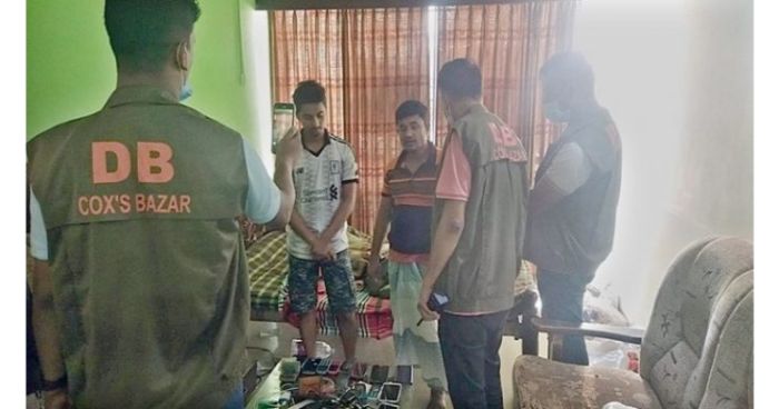 কক্সবাজারে বিকাশ প্রতারক চক্রের ২ সদস্য আটক