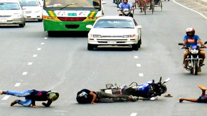 জুনে সড়কে প্রাণ গেছে ২০৪ মোটরসাইকেল আরোহীর