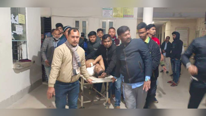 পিরোজপুরে বিএনপি নেতা ও ভাতিজাকে কুপিয়ে জখম