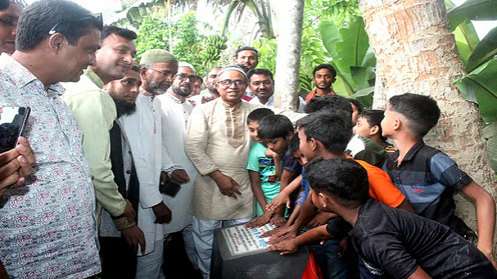 বিএনপি নেতার সড়ক কাজ উদ্বোধন, জানেন না প্রকল্প বাস্তবায়ন..