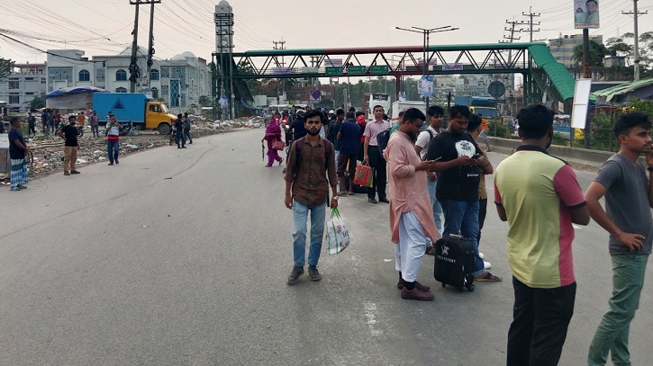 ঈদযাত্রায় ভোগান্তি: সড়কে পরিবহন সংকট, যাত্রীদের দীর্ঘ অপেক্ষা